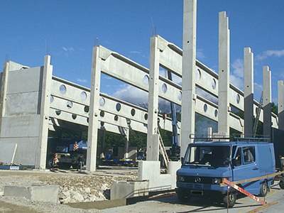 Betonfertigteil-Baustelle