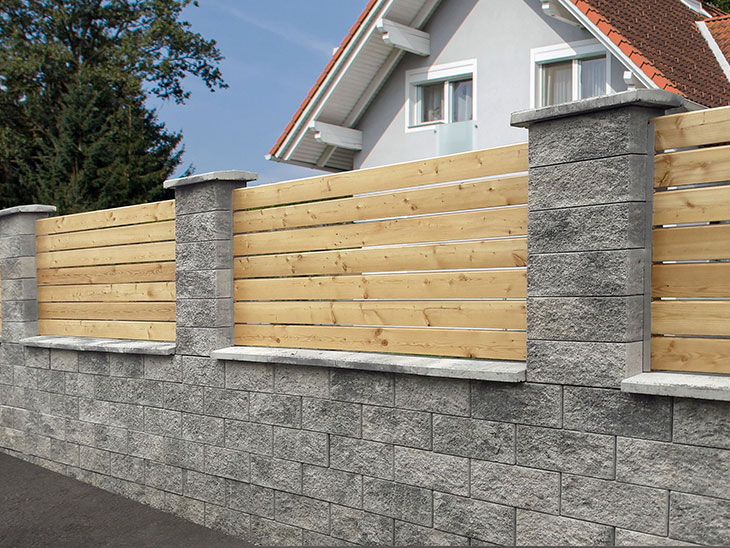 Bauschäden vermeiden: VÖB veröffentlicht erstmals Richtlinie für Zaunmauern aus Hohlkammer-Betonsteinen